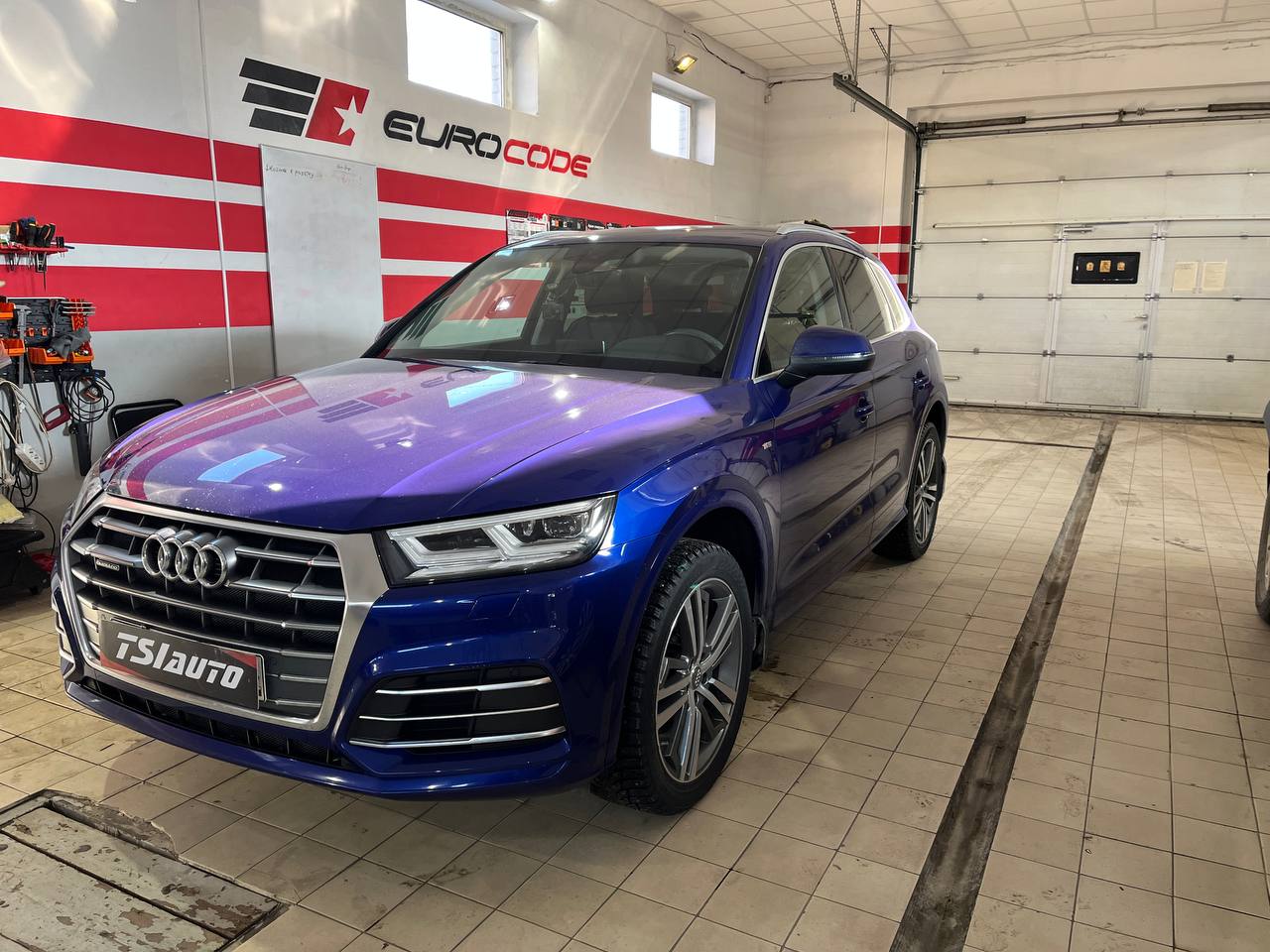 Полная шумоизоляция Audi Q5 за 1 день всего салона фото и цены