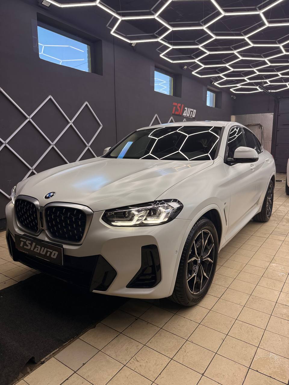 Оклейка плёнкой BMW X4 в Архангельске