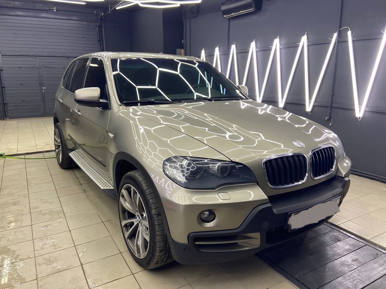 BMW X5 полировка задних фонарей пленкой в Архангельске - фото и цены