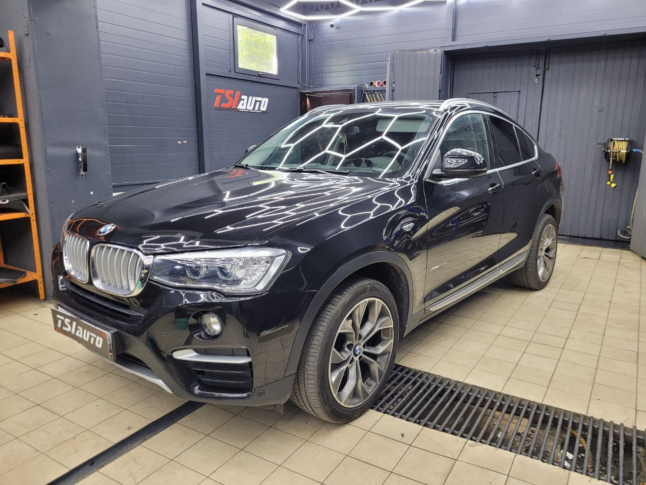 BMW X6 установка подсветки салона в Архангельске