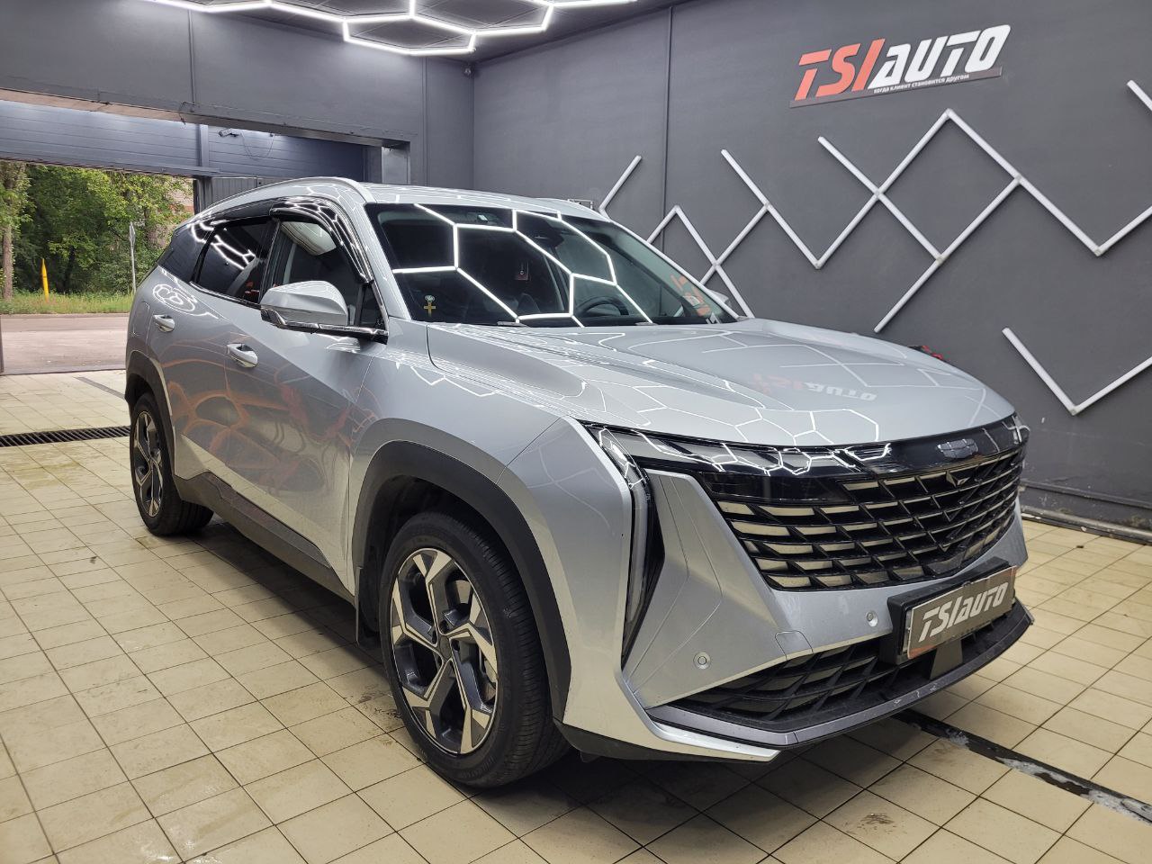 Geely Atlas оклейка пленкой в Архангельске