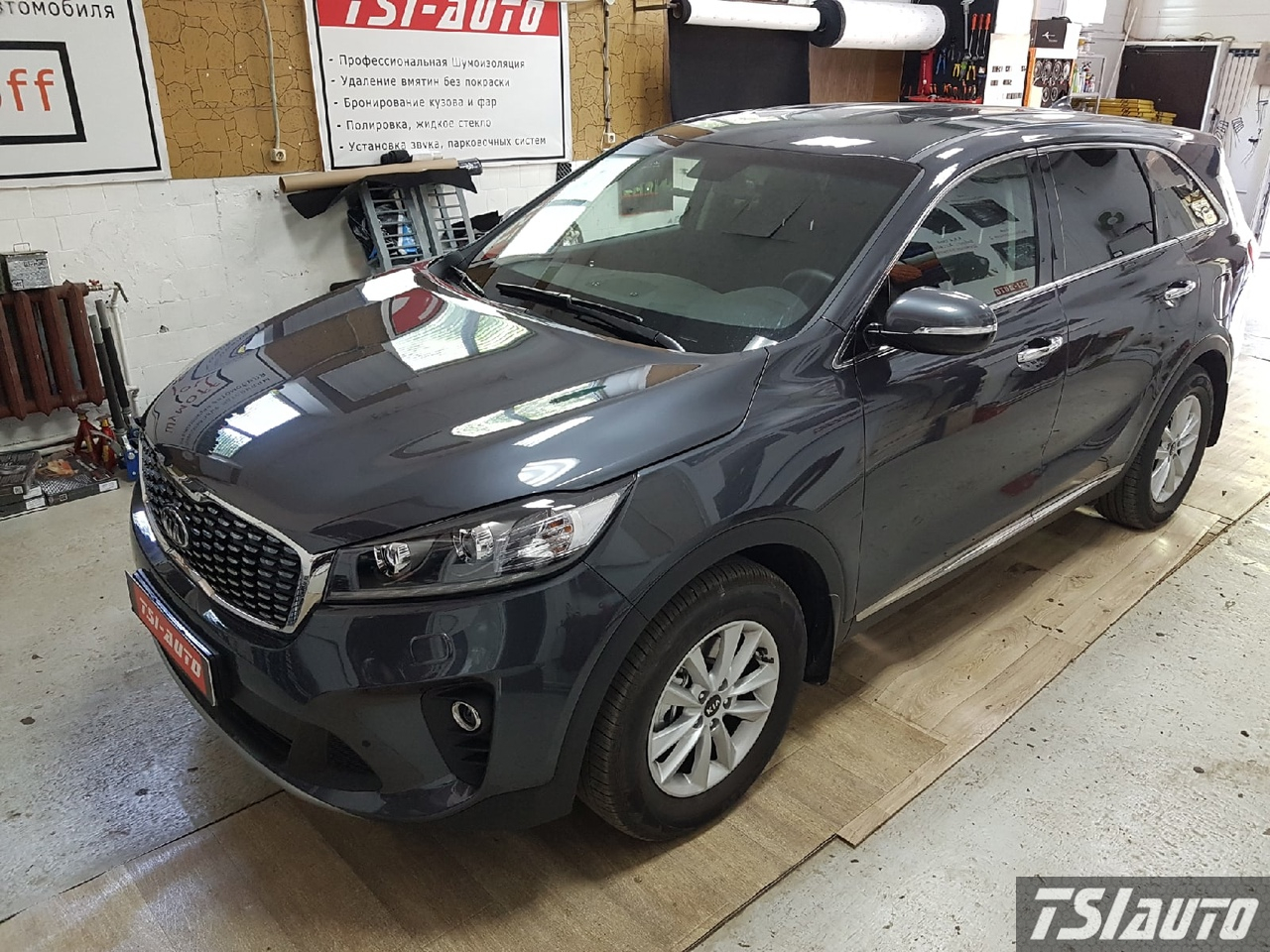 Правильная шумоизоляция Kia Sorento Prime в Архангельске 