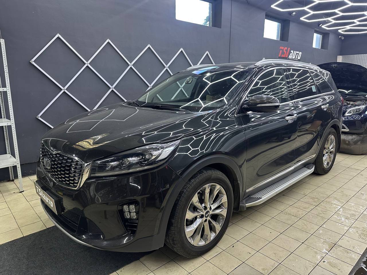 Контурная подсветка салона Kia Sorento с управлением фото и цена установки