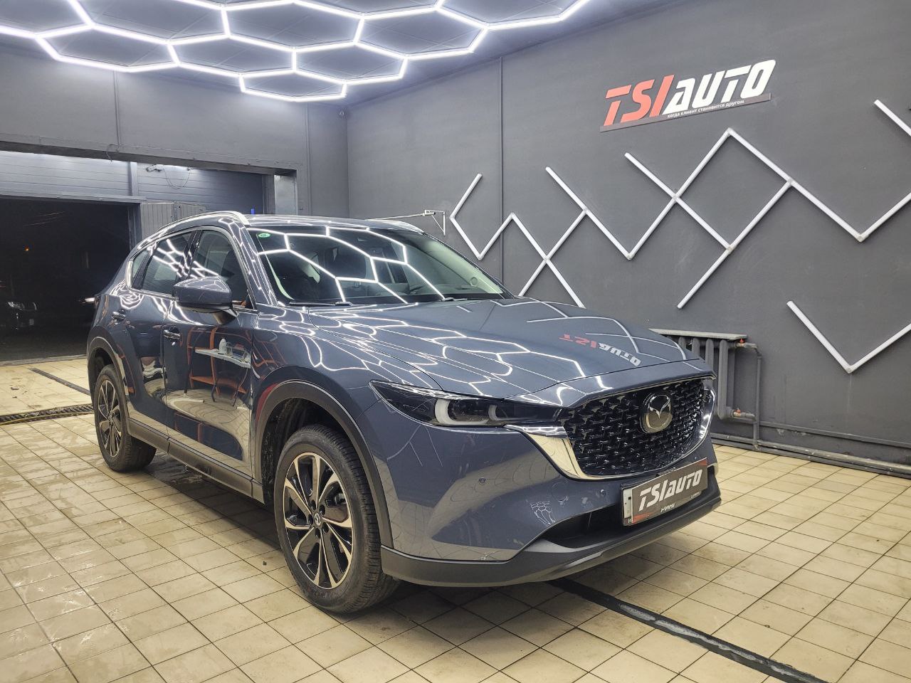 Оклейка бронепленкой Mazda CX-5 в Архангельске