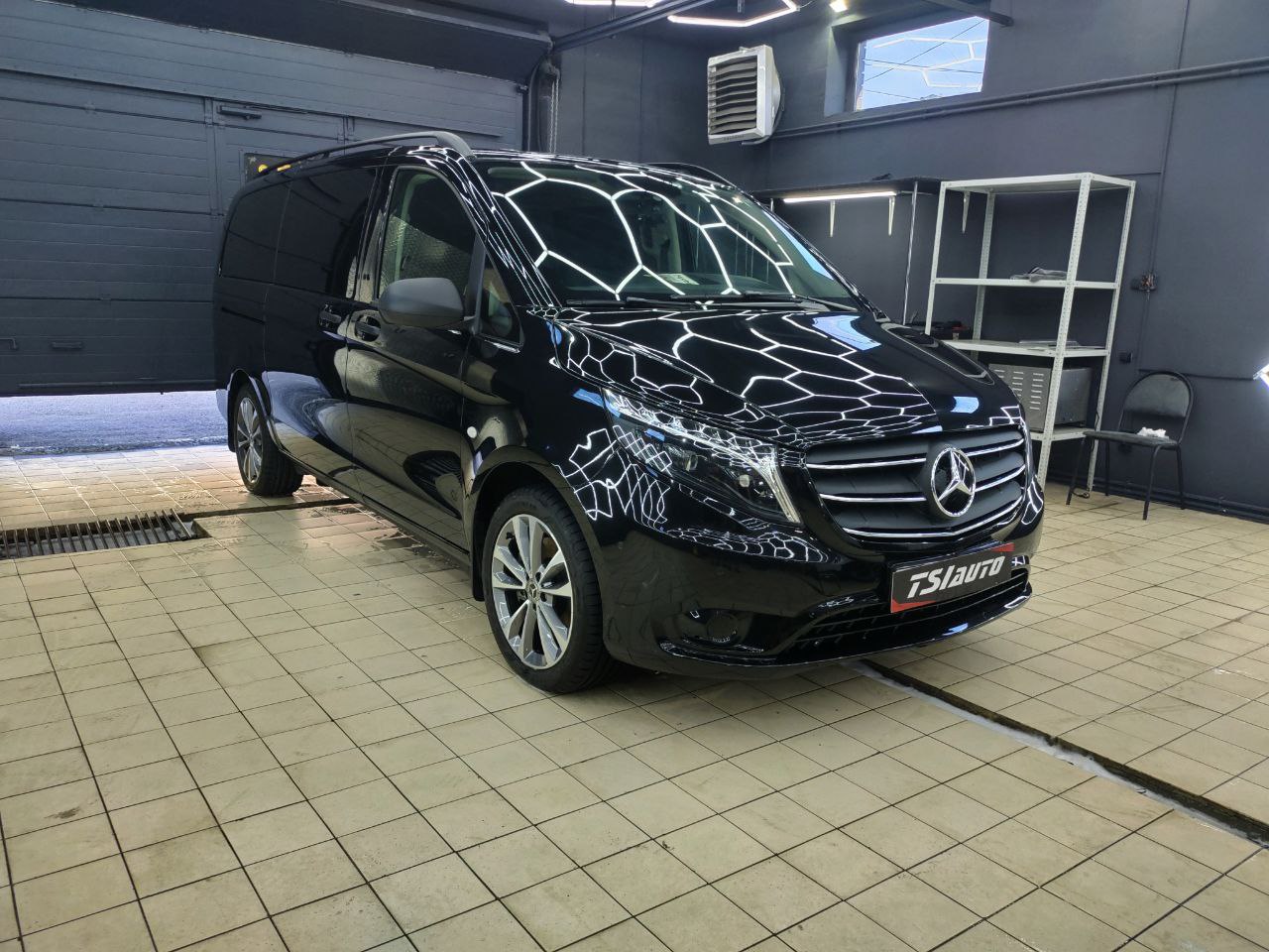 Полная шумоизоляция Mercedes V-Class за 1 день всего салона фото и цены