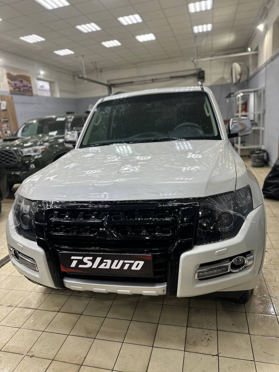 Mitsubishi Pajero 4 оклейка бронепленкой в Архангельске