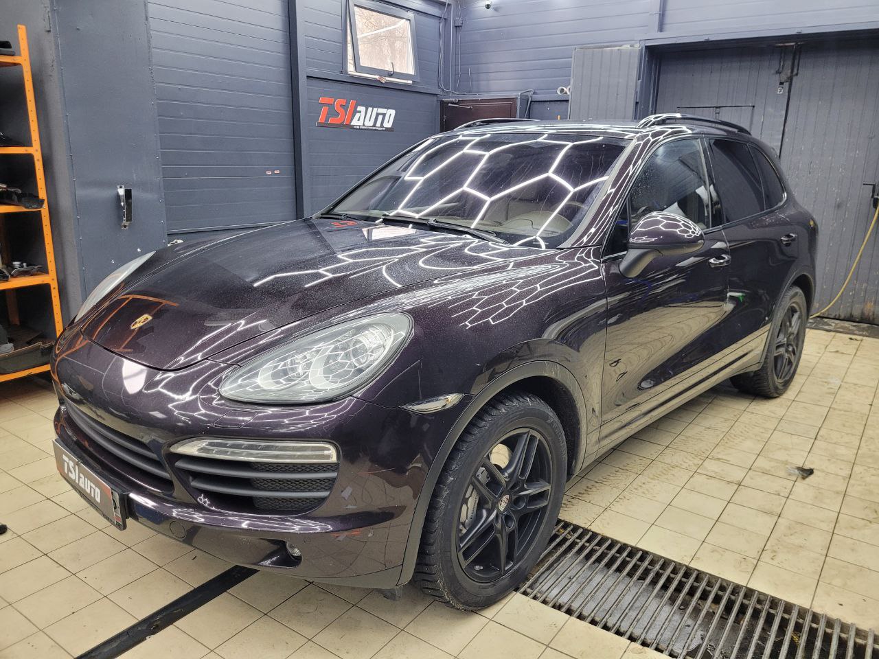 Тонировка фонарей Porsche Cayenne в Архангельске