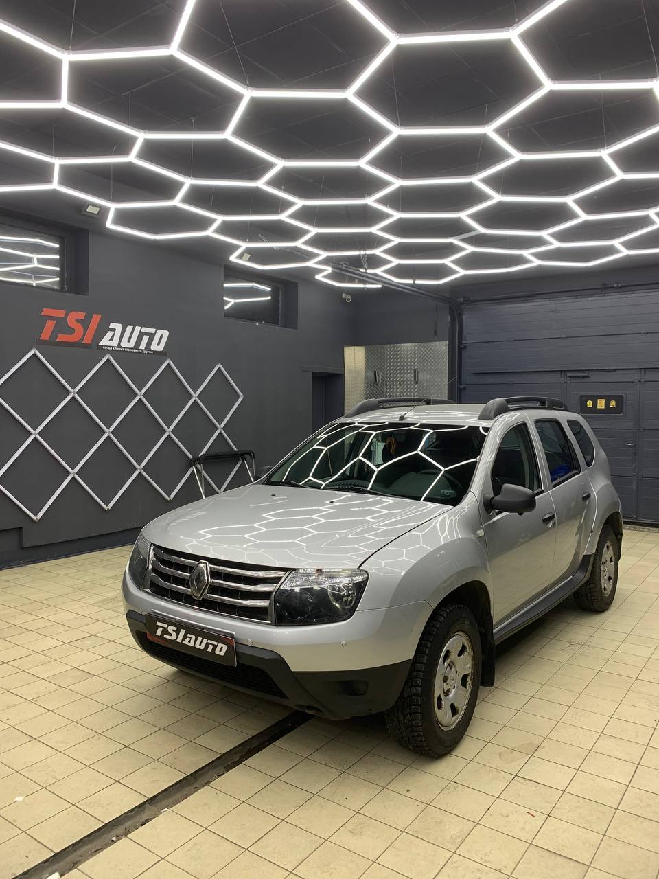 Renault Duster установка ГУ с круговым обзором в Архангельске