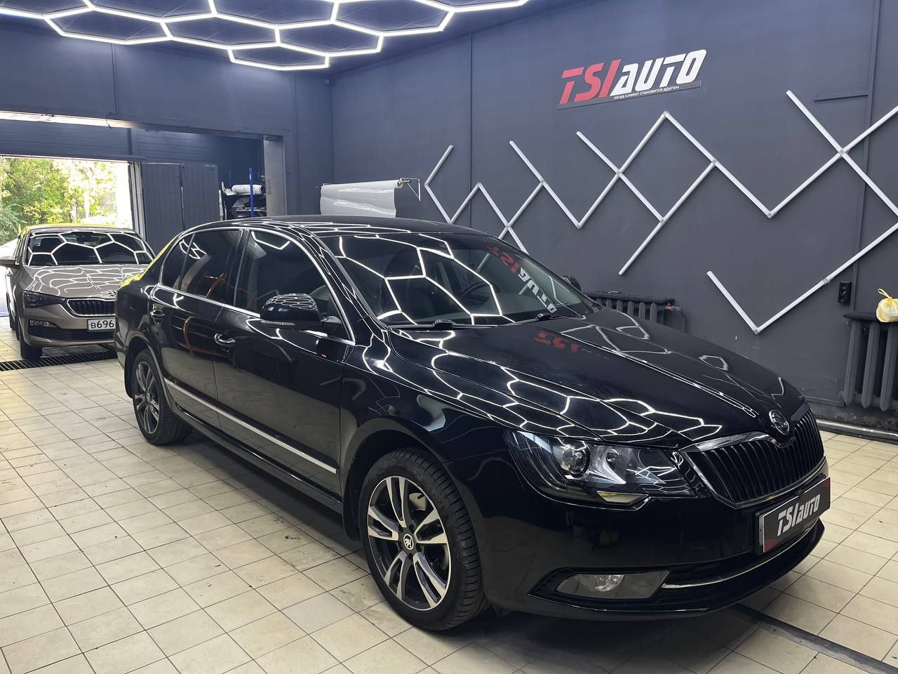 Шумоизоляция Skoda Superb в пакете Комфорт в Архангельске