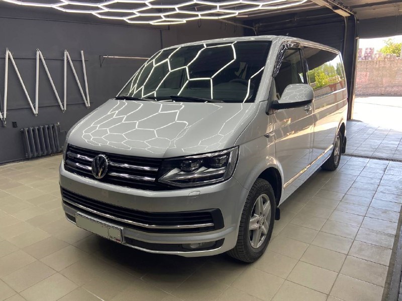 Volkswagen Caravelle установка усилителя и динамиков в Архангельске