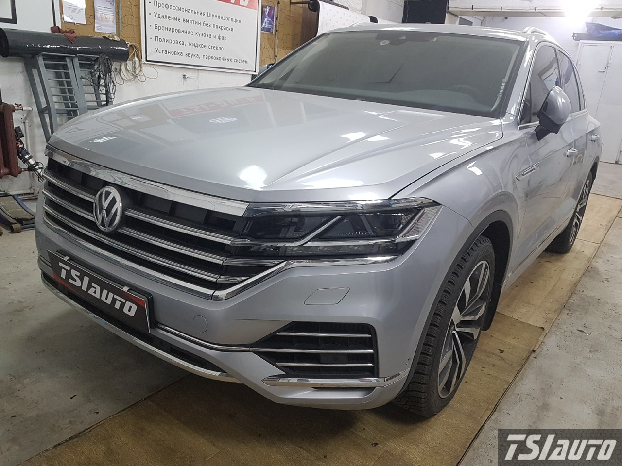 Правильная шумоизоляция Volkswagen Touareg 3 в Архангельске