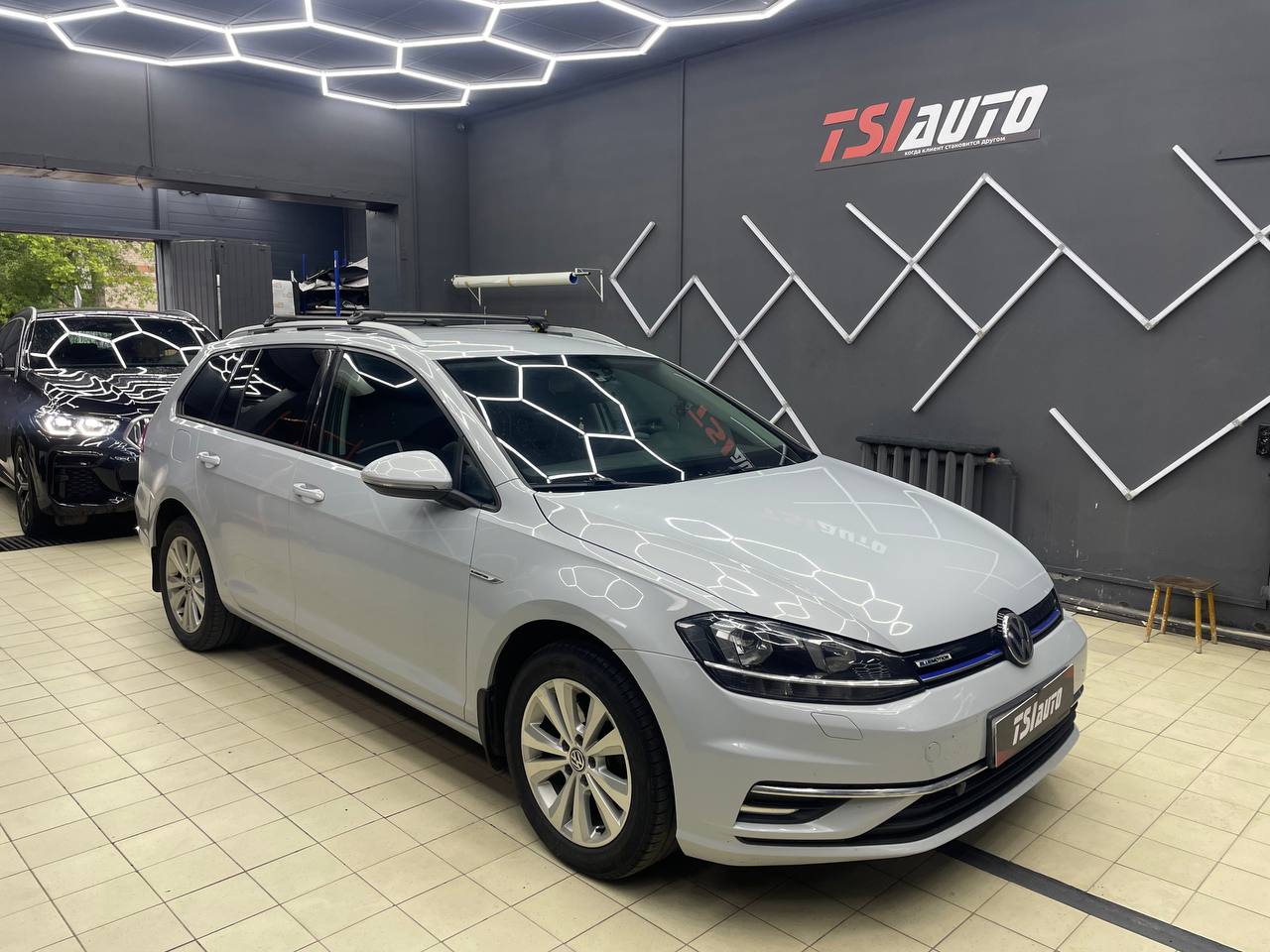 Volkswagen Golf 7 установка подсветки салона в Архангельске