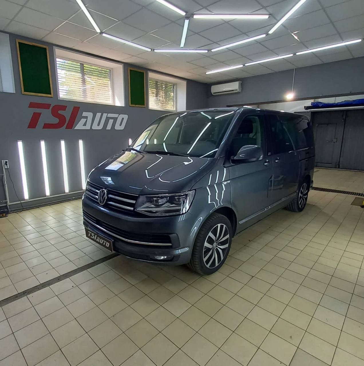 Шумоизоляция Volkswagen Multivan в Архангельске за 1 день фото и цены в пакете Элит Премиум