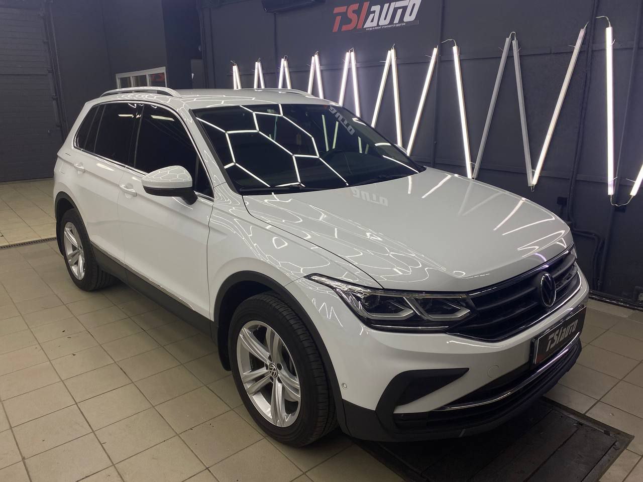 Шумоизоляция Volkswagen Tiguan 2 в Архангельске - пакет Комфорт