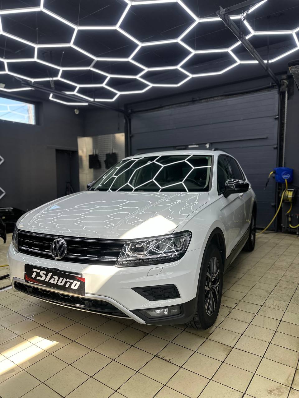 Восстановление и защита пленкой фар Volkswagen Tiguan - фото и цены
