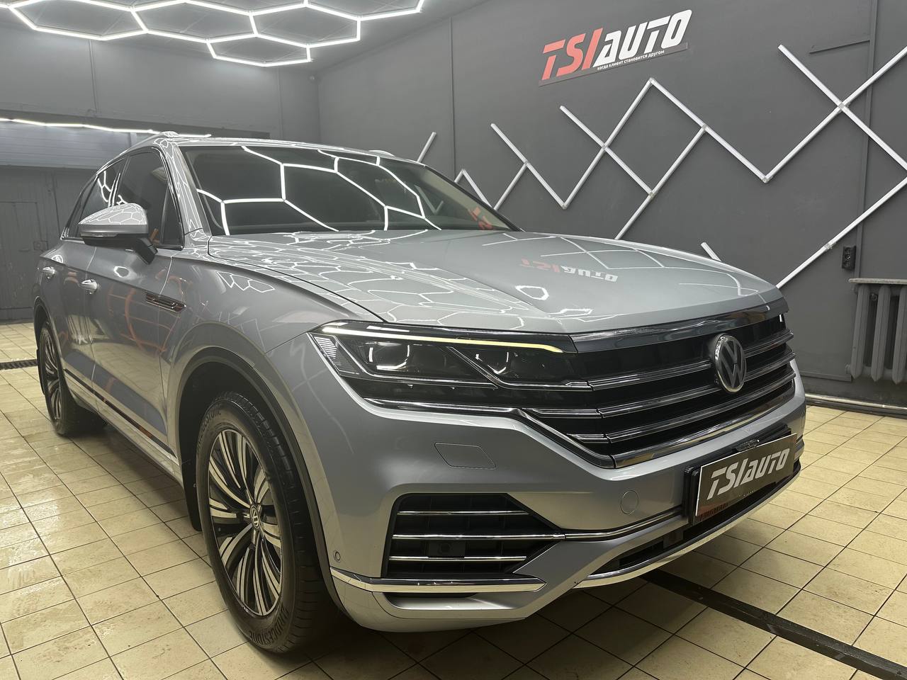 Шумоизоляция Volkswagen Touareg в пакете Комфорт в Архангельске