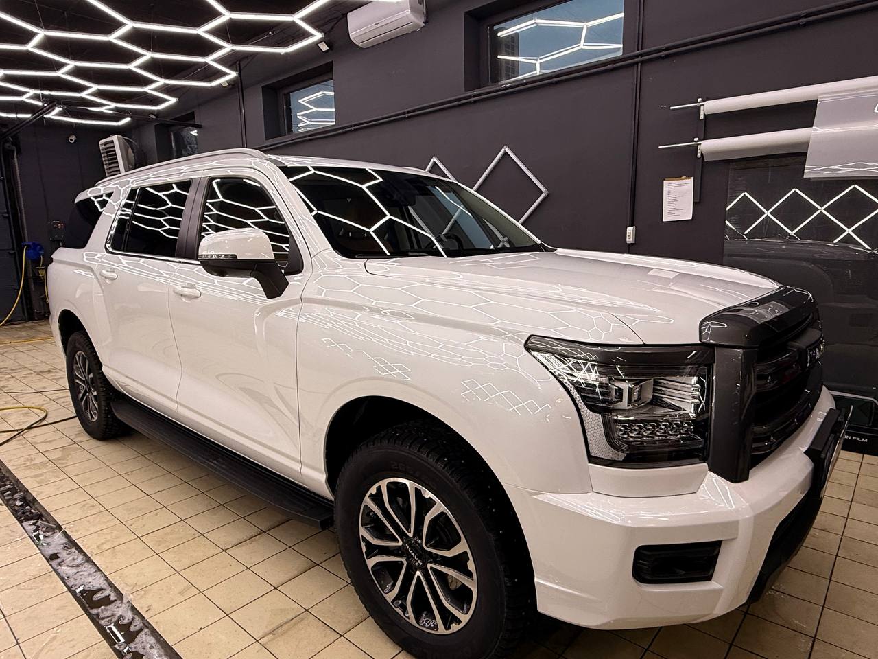 Оклейка пленкой Haval H5 в Архангельске