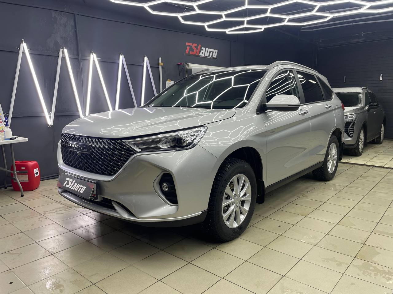 Шумоизоляция дверей и пола в салоне Haval M6 в Архангельске
