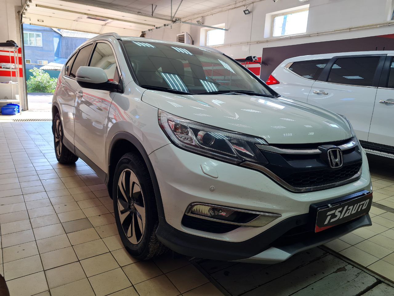 Правильная шумоизоляция Honda CR-V 5 в Архангельске 