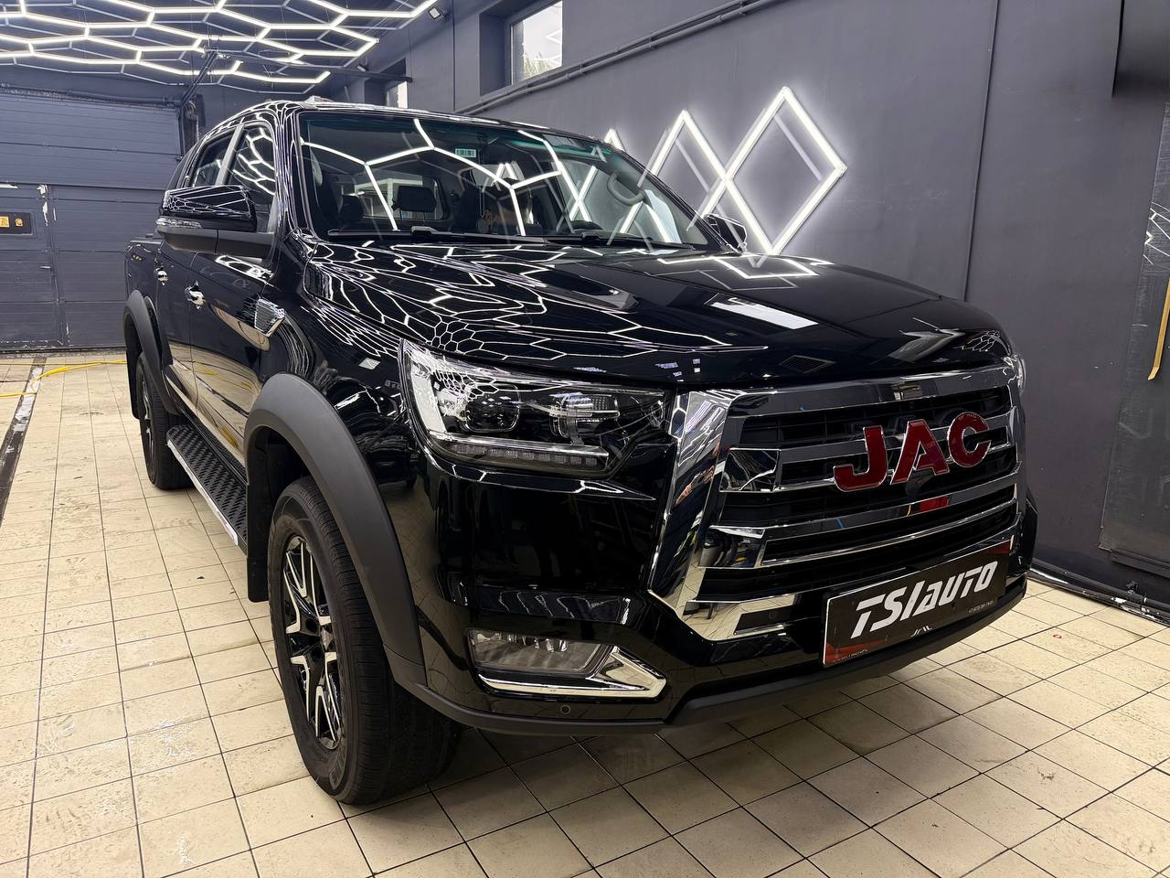 Оклейка бронепленкой Jac T8 Pro в Архангельске