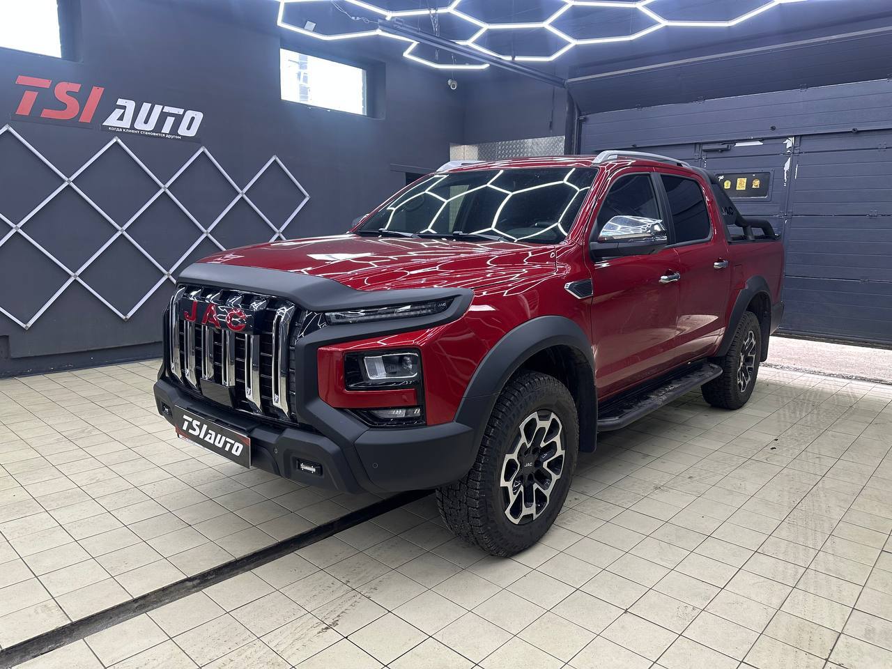 Оклейка пленкой Jac T9 в Архангельске