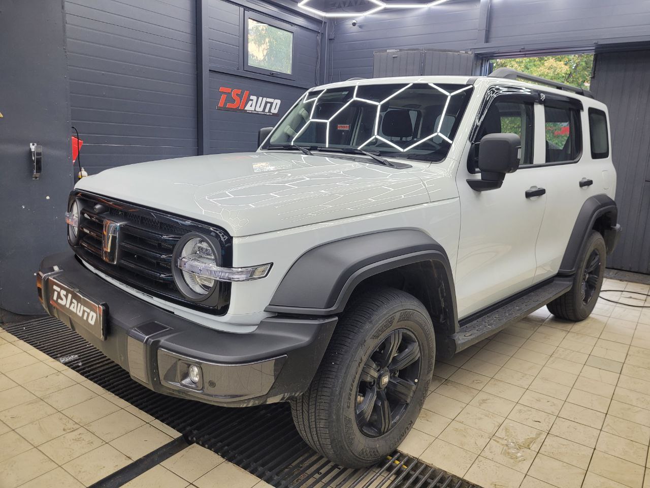 Танк 300 оклейка пленкой в Архангельске