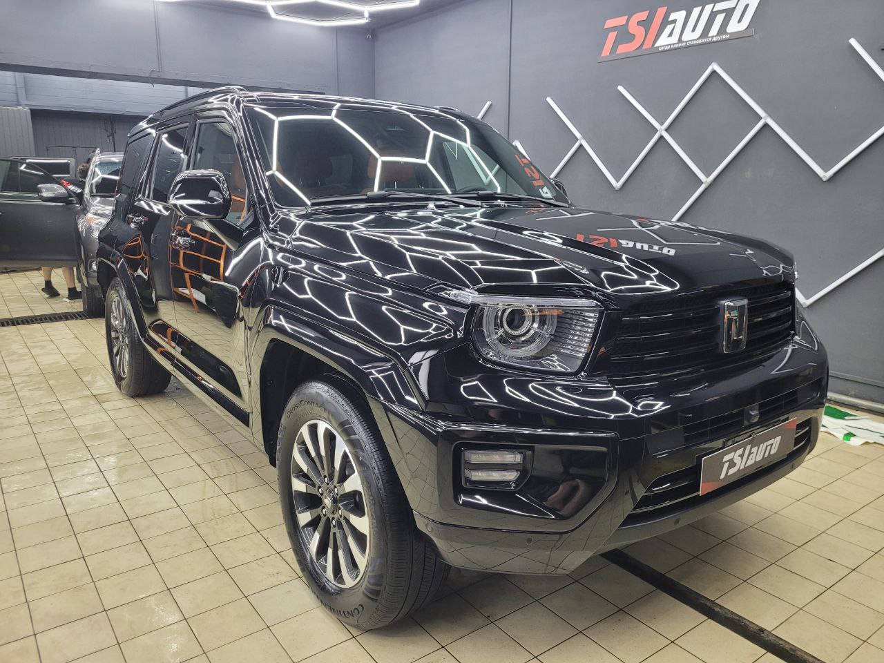 Оклейка пленкой Танк 700 в Архангельске