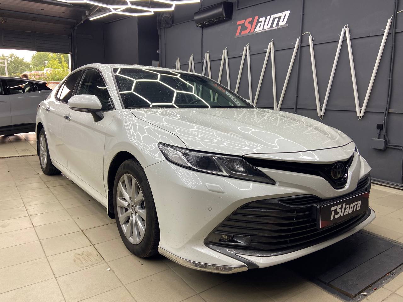 Toyota Camry v70 шумоизоляция торпедо в Архангельске