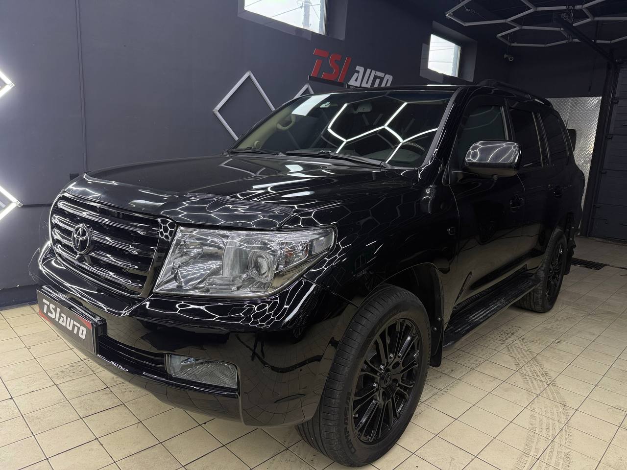 Land Cruiser 200 оклейка пленкой в Архангельске