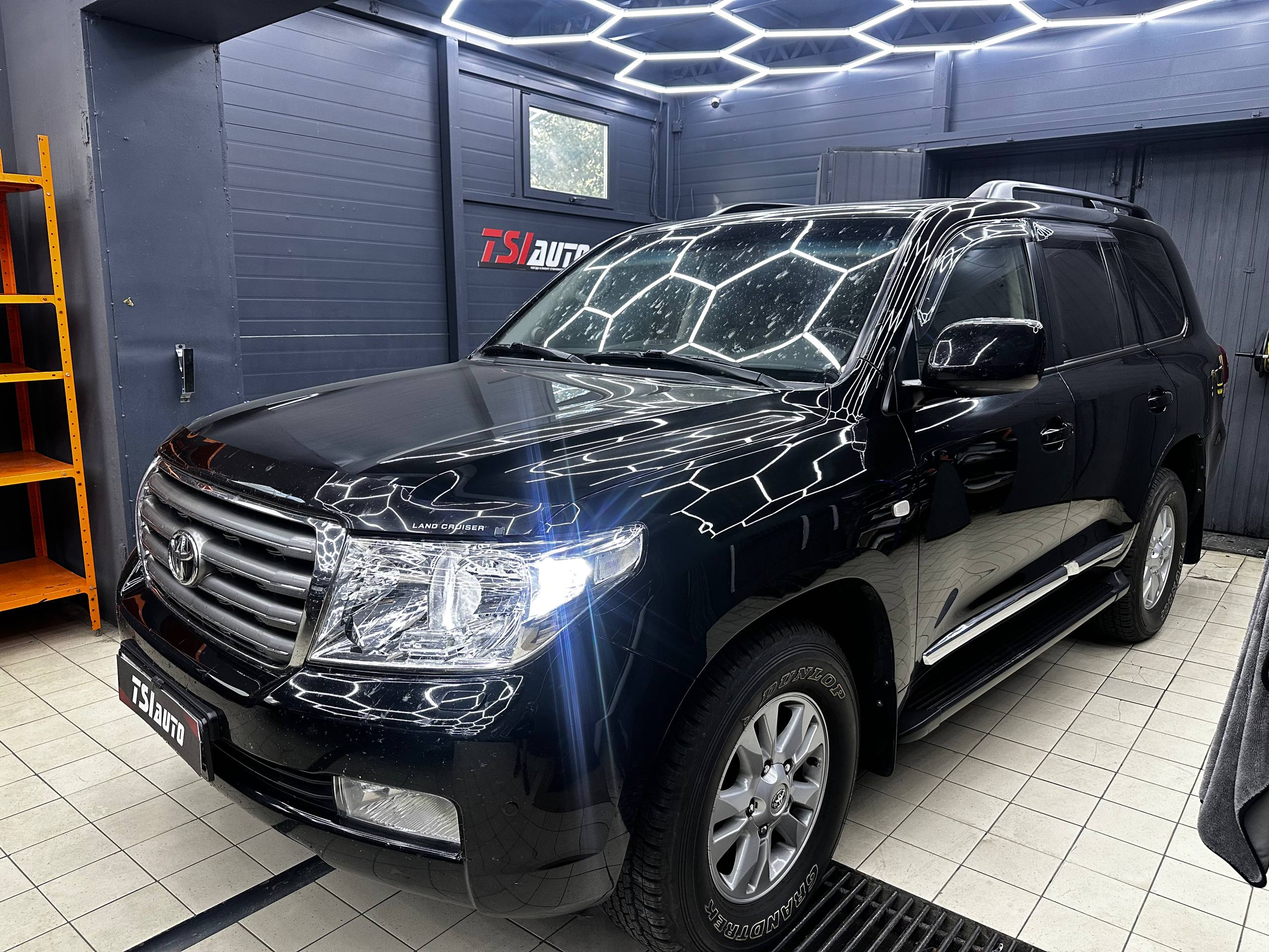 Toyota Land Cruiser 200 установка подсветки салона в Архангельске