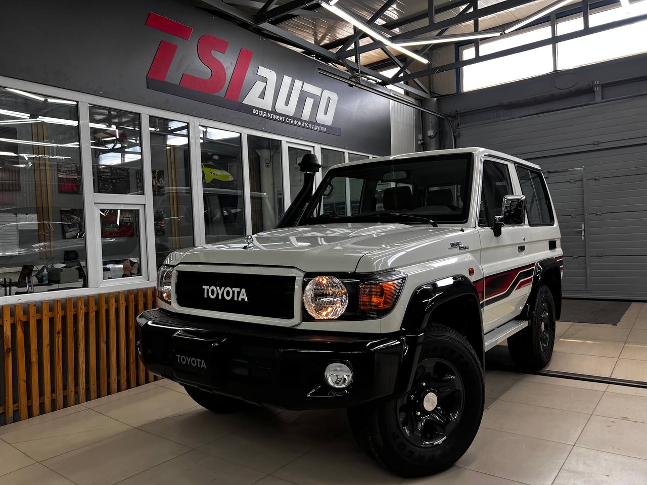 Шумоизоляция Toyota Land Cruiser 70 в Архангельске